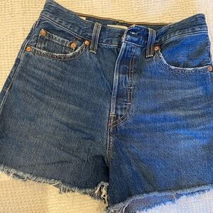 Levi’s rib cage shorts